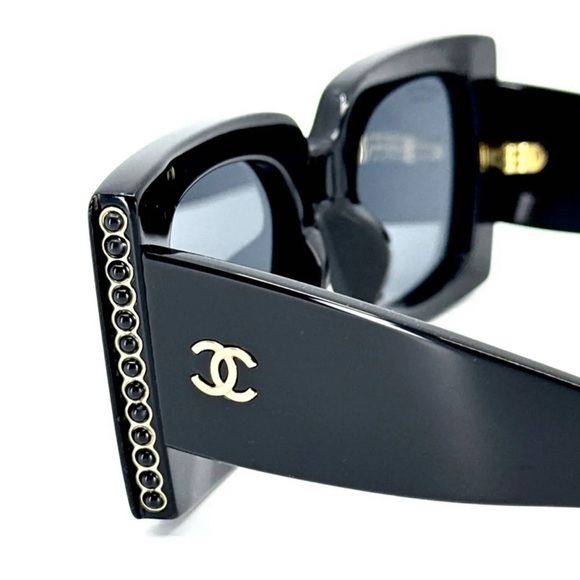 Chanel sunglasses with ELEGANT BLACK FRAME and side arms embellished.🔥. - Picture 3 of 6